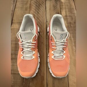 ON Running Cloud 5. Women Size 9. Flamingo/ Pearl (59 97765)